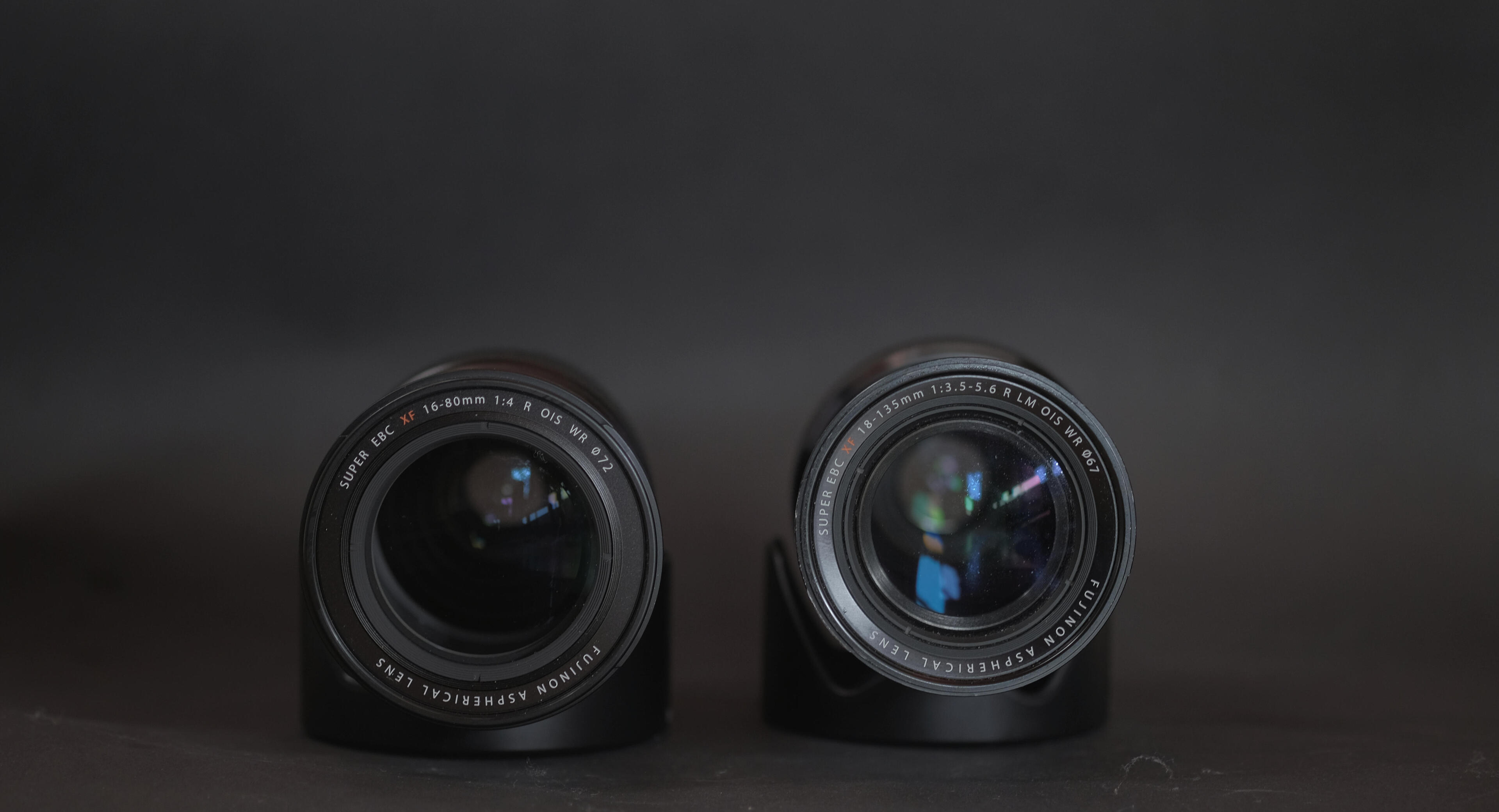 A picture of the two lenses from the front